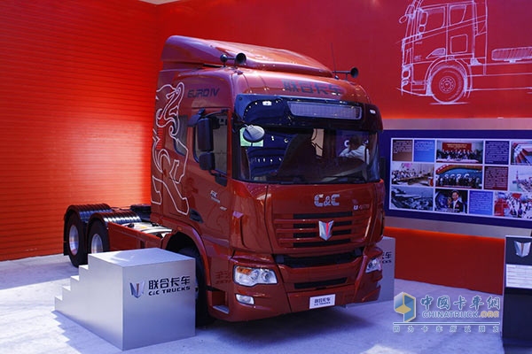 聯(lián)合卡車 玉柴385馬力 6X4國四牽引車