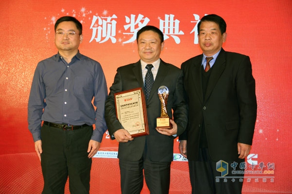 開(kāi)瑞綠卡榮獲"2015中國(guó)卡車(chē)年度輕型車(chē)"大獎(jiǎng)