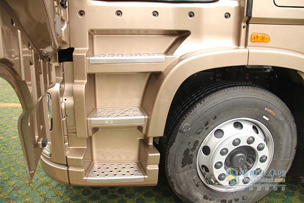 東風(fēng)商用車(chē) 天龍旗艦 450馬力 6X4 國(guó)四牽引車(chē)（手動(dòng)擋）