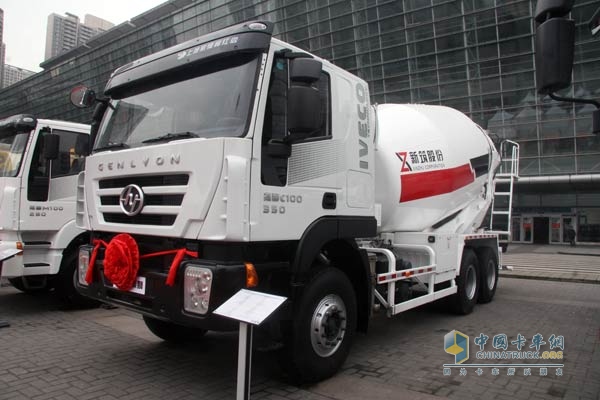 杰獅攪拌車(chē)批量交付天助集團(tuán)