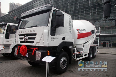 上汽依維柯紅巖杰獅 6×4 350馬力國(guó)Ⅳ攪拌車