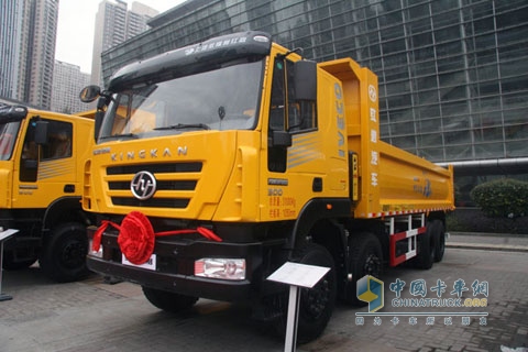 上汽依維柯紅巖新金剛 8×4  300馬力國(guó)Ⅳ自卸車(chē)