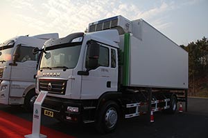 中國重汽 汕德卡 380馬力 4X2 國四甩廂冷藏車 中國重汽 汕德卡 380馬力 4X2 國四甩廂冷藏車