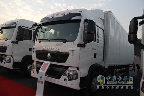 中國重汽 HOWO-T5G 280馬力 6X2 廂式載貨車