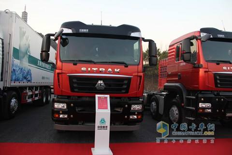 中國(guó)重汽 C5H 340馬力 8X4氣囊油罐車