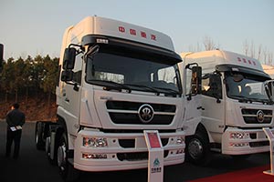 中國重汽 斯達(dá)-斯太爾重卡 D7B 380馬力 6X2 牽引車 中國重汽 斯達(dá)-斯太爾重卡 D7B 380馬力 6X2 牽引車
