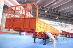 中集欄板運(yùn)輸半掛車