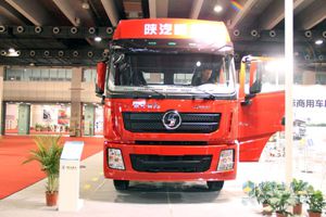 陜汽 德龍X3000 康明斯420馬力 6X4 國(guó)四 輕量化牽引車(chē)