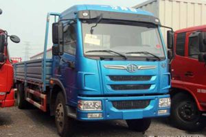 一汽解放青島 龍V 220馬力 6×2國(guó)四載貨車(chē) 一汽解放青島 龍V 220馬力 6×2國(guó)四載貨車(chē)