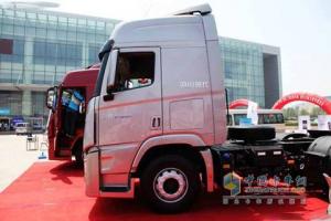 四川現(xiàn)代 Xcient創(chuàng)虎P520 6×4牽引車