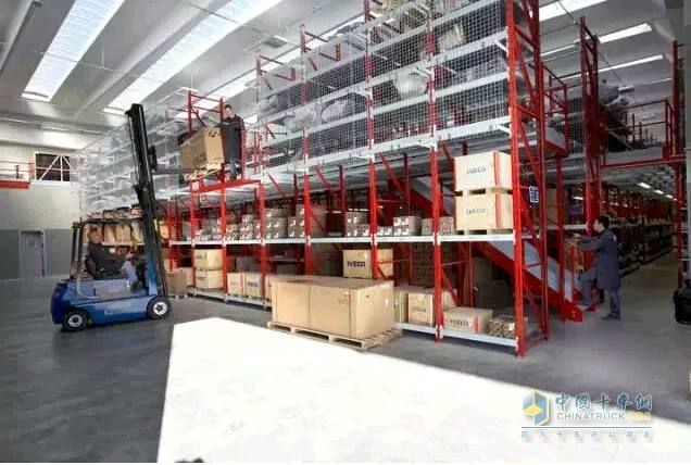 依維柯配件車(chē)間