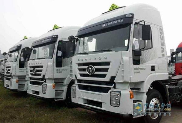 上汽依維柯紅巖?；愤\輸車