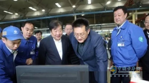 山東省國(guó)資委主任張新文率團(tuán)來(lái)濰柴調(diào)研