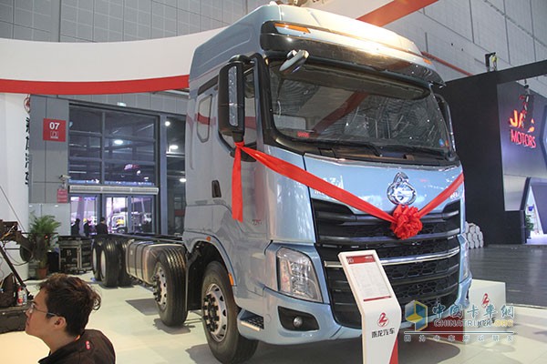 東風(fēng)柳汽乘龍H7 8×4載貨車