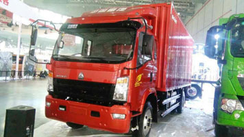 車展精華：HOWO輕卡搭MCO5動(dòng)力氣場(chǎng)強(qiáng)大 壓倒群英