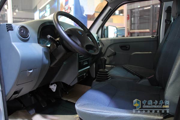 東風C35駕駛室