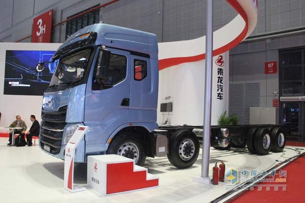 乘龍H7 8*4載貨車側面照