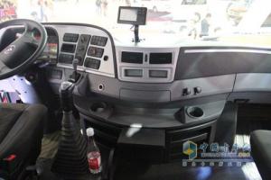 福田戴姆勒歐曼GTL高頂高地板6系6X4牽引車(chē)(奔馳版)