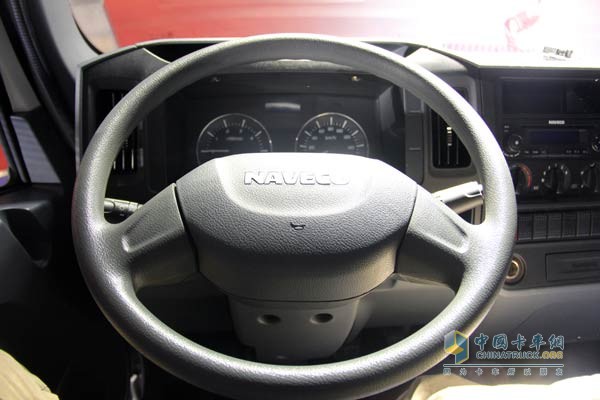 IM超越C300高端輕卡內(nèi)飾