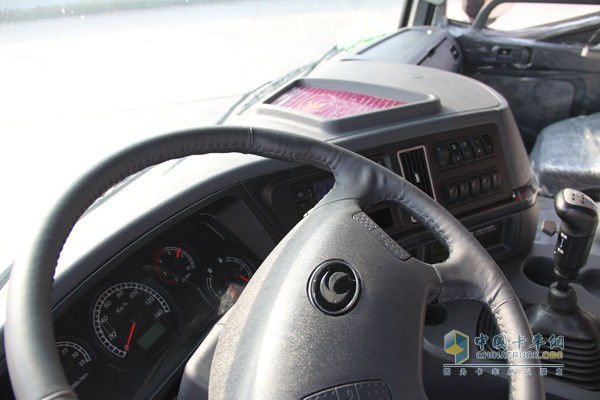 瑞沃中卡雷沃、濰柴國Ⅳ動力 8×4 廂式重載型駕駛室