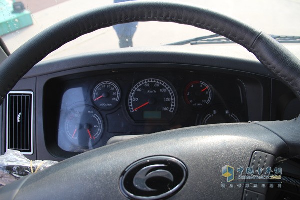 瑞沃中卡雷沃、濰柴國Ⅳ動力 8×4 廂式重載型駕駛室