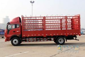 瑞沃中卡康明斯國(guó)四154馬力 4×2 倉(cāng)欄倉(cāng)柵車