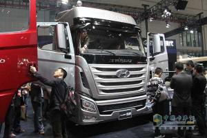 四川現(xiàn)代 Xcient 創(chuàng)虎P440 6X4牽引車