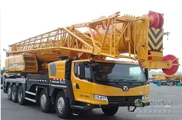 搭載康明斯ISM發(fā)動(dòng)機(jī)的徐工新一代百噸級汽車起重機(jī)