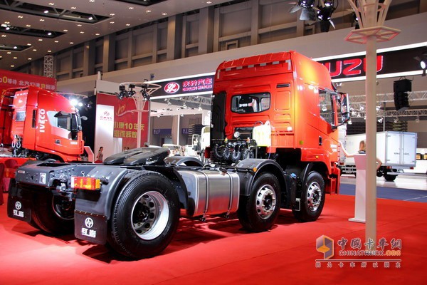 上汽依維柯紅巖 杰卡 390馬力 6X2 牽引車(chē)