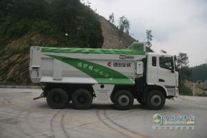 聯(lián)合卡車U340 8X4智能環(huán)保渣土車(馳田金鋼上裝)