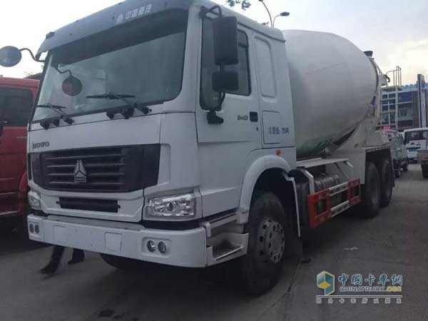 中國重汽處豪沃攪拌車