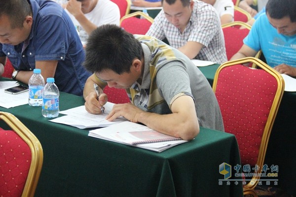 2015年首屆“?？当眹鳬V服務(wù)技能大賽總決賽