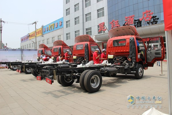 2015年首屆“?？当眹鳬V服務(wù)技能大賽總決賽