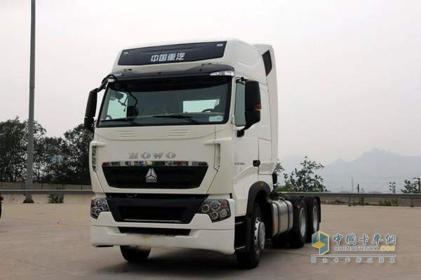 中國(guó)重汽豪沃T7H440馬力牽引車(chē)34.4萬(wàn)