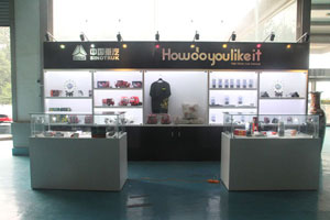 中國重汽成立國內(nèi)首家實(shí)體卡車文化用品店