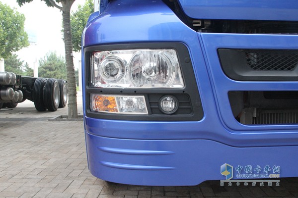 陜汽重卡 德龍新M3000 220馬力 6x2 國(guó)四 載貨車