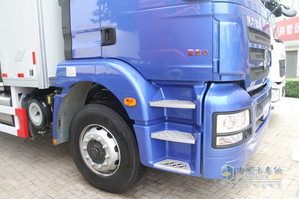 陜汽重卡 德龍新M3000 220馬力 6x2 國(guó)四 載貨車