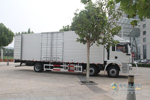 陜汽重卡 德龍新M3000 245馬力 6x2 國四 快遞廂式載貨車