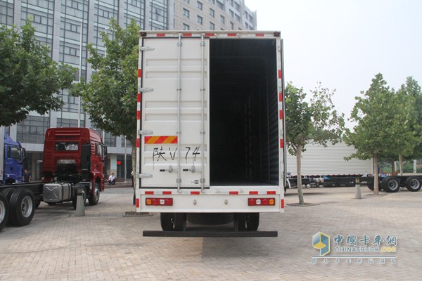 陜汽重卡 德龍新M3000 245馬力 6x2 國四 快遞廂式載貨車