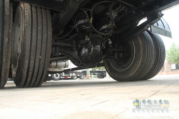 陜汽重卡 德龍新M3000 245馬力 6x2 國四 快遞廂式載貨車