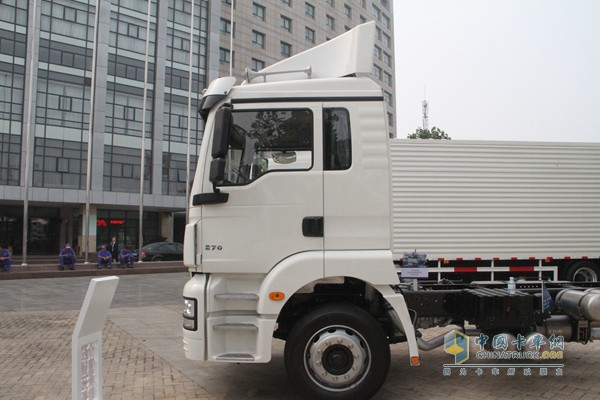 陜汽重卡 德龍新M3000 245馬力 6x2 國四 二類底盤