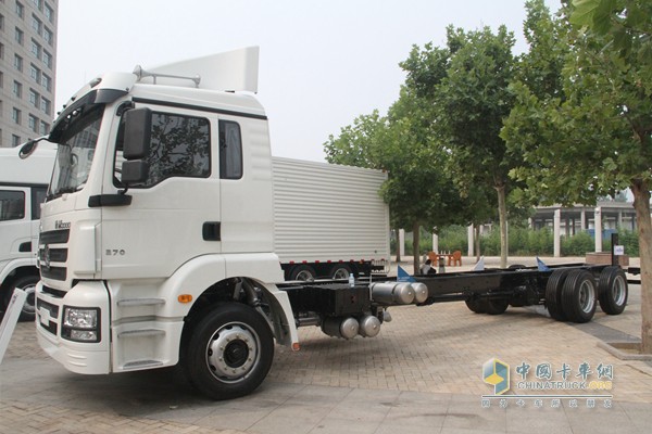 陜汽重卡 德龍新M3000 245馬力 6x2 國四 二類底盤