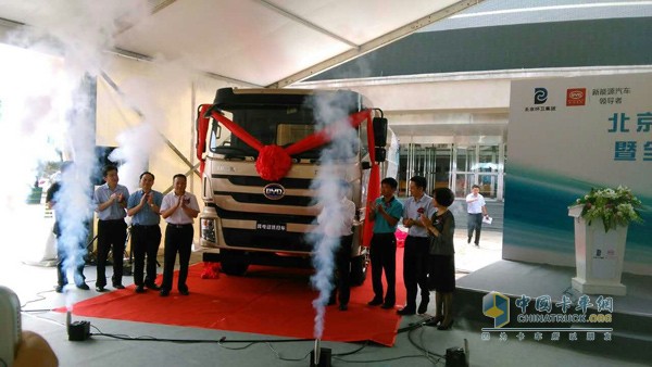 現(xiàn)場發(fā)布的首款純電動(dòng)洗掃車產(chǎn)品