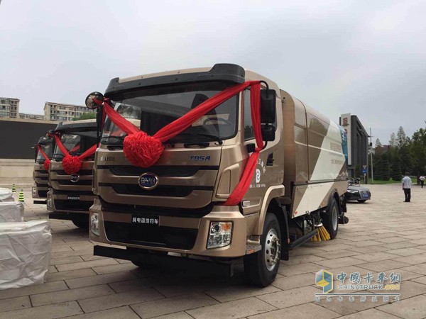 電動(dòng)洗掃車