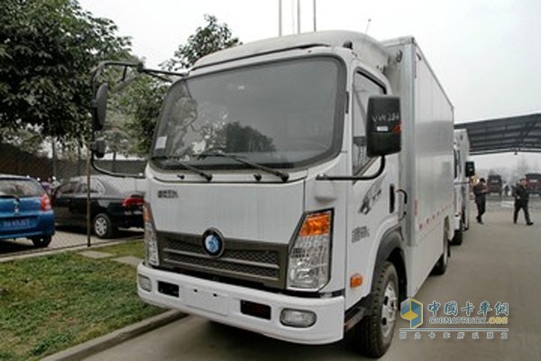 重汽王牌 7系 75馬力 4.15米單排廂式輕卡(電動(dòng)車)