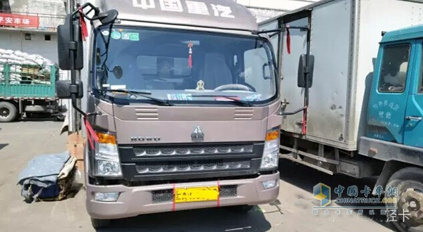 老陳的HOWO輕卡搭載康明斯發(fā)動(dòng)機(jī)，萬里揚(yáng)6檔變速箱