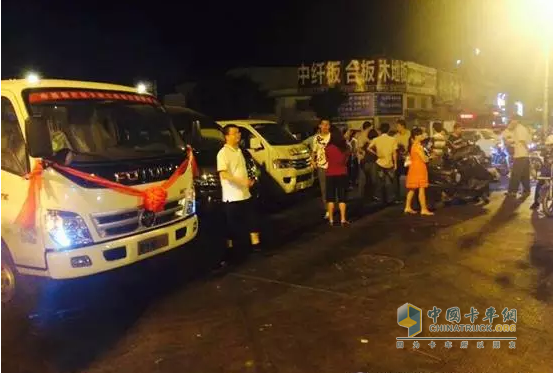 夜場(chǎng)巡展