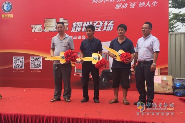 王牌7系曼卡現(xiàn)場(chǎng)交車(chē)