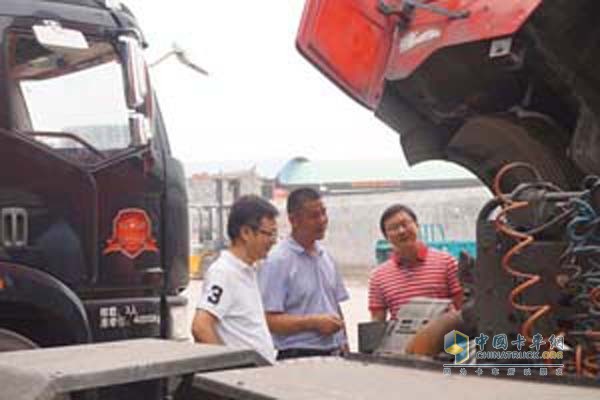 錫柴黨支部書(shū)記走訪用戶(hù)