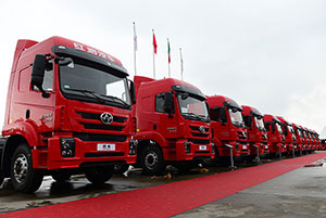 全新升級雙炮連響 紅巖杰卡、全新杰獅暢途版上市